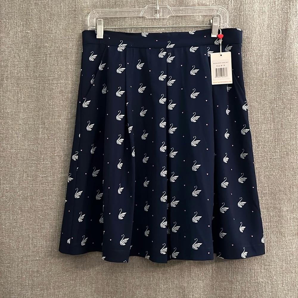 Precious vintage style flowy pleat skirt. Adorable pattern NWT!